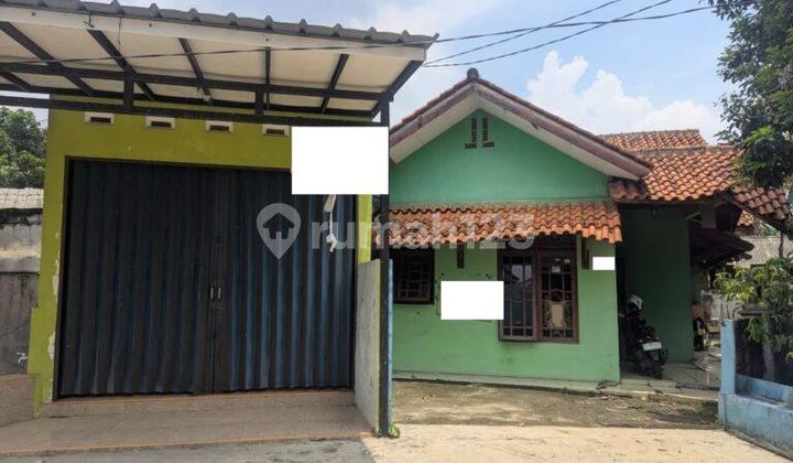 tampak depan jual rumah & kolam ikan