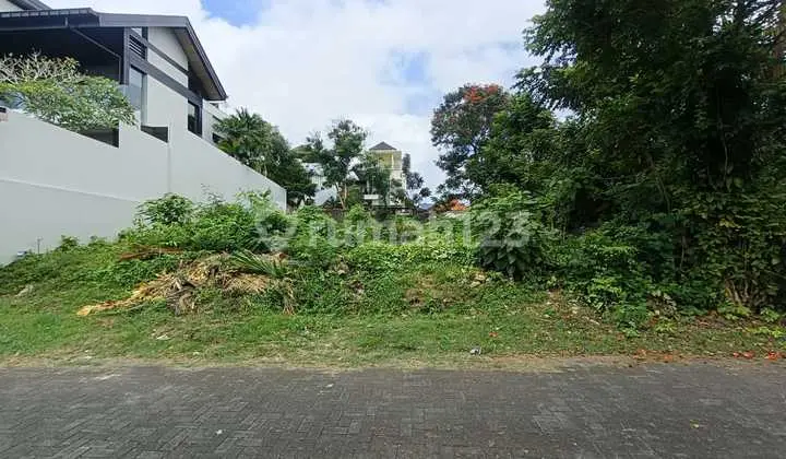 tampak depan tanah istimewa ocean view di
