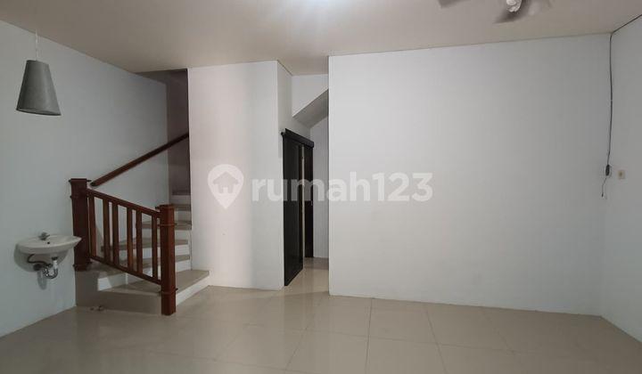 ruang keluarga rumah minimalis strategis di taman