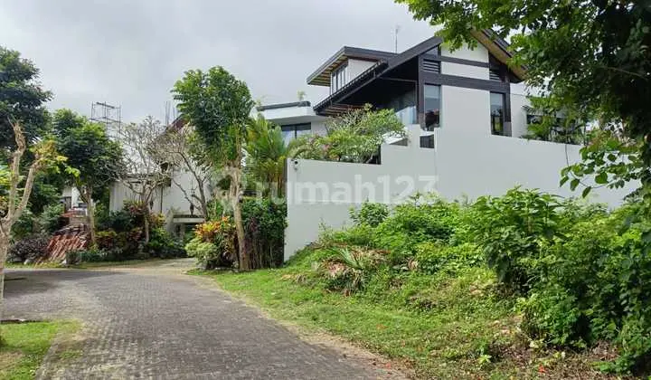 tampak depan tanah istimewa ocean view di