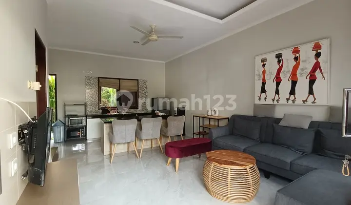 ruang keluarga rumah modern siap huni di