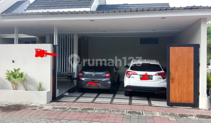 tampak depan rumah bagus dekat kampus jalan