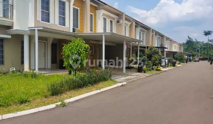 tampak depan rumah strategis di royal tajur