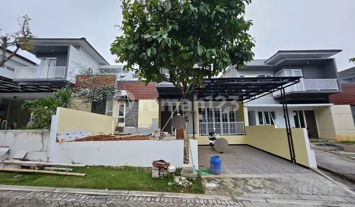 tampak depan rumah bagus shm bsb village