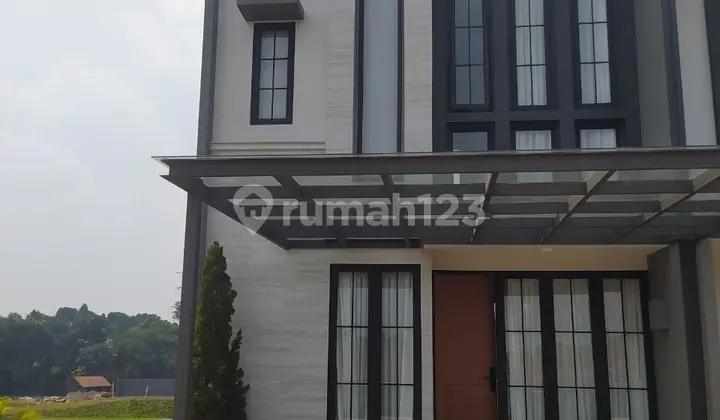 tampak depan rumah 2 lantai bergaya american