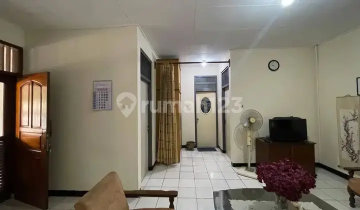 ruang keluarga rumah beringin indah ngaliyan semarang
