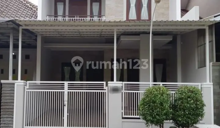 tampak depan rumah 2 lantai plus furnish