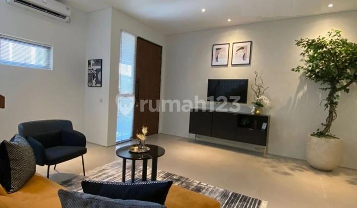 ruang tamu rumah modern dekat kampus yarsi