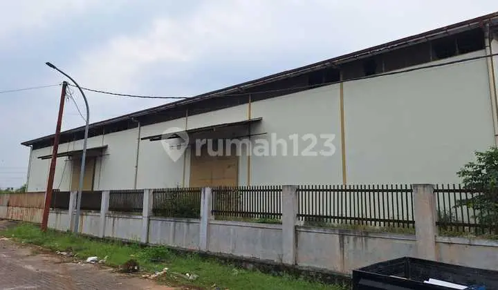 tampak depan gudang di pergudangan legok tangerang