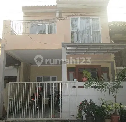 tampak depan rumah di graha cinere limo