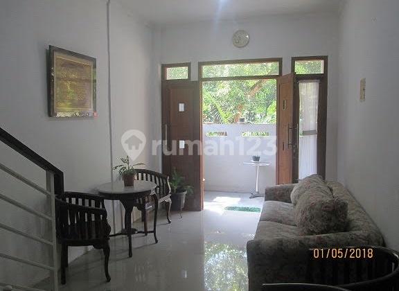 ruang keluarga rumah di graha cinere limo