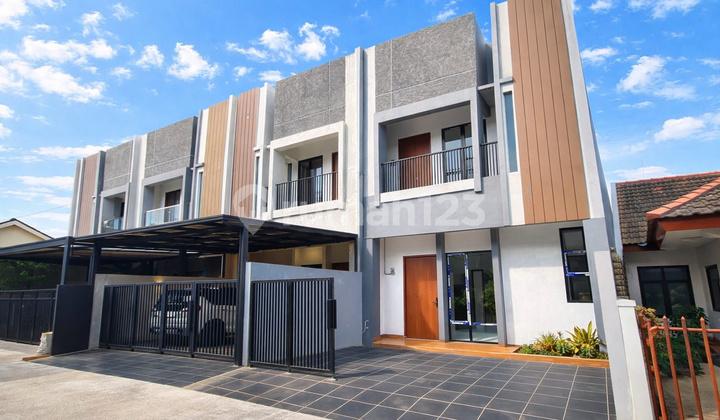 tampak depan rumah di cinere depok, dekat
