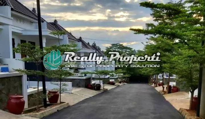 tampak depan rumah 1 lantai di grand