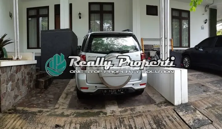 tampak depan rumah 1 lantai di grand