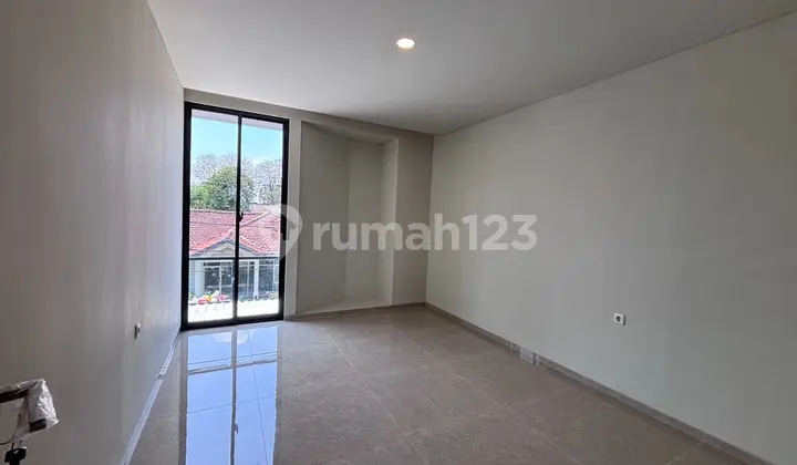 kamar tidur rumah baru kembar tengah kota