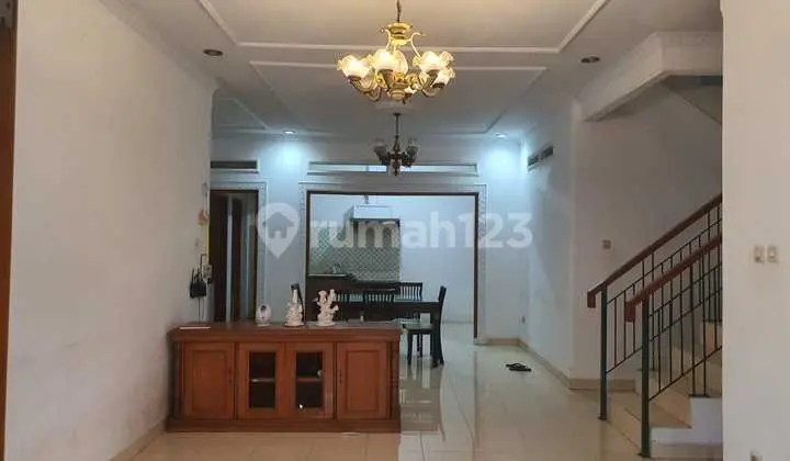 ruang keluarga rumah bagus dan luas di