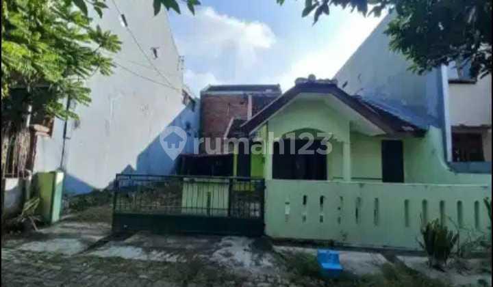 tampak depan rumah bagus siap huni halaman