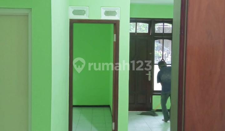 ruang tamu rumah bagus siap huni halaman