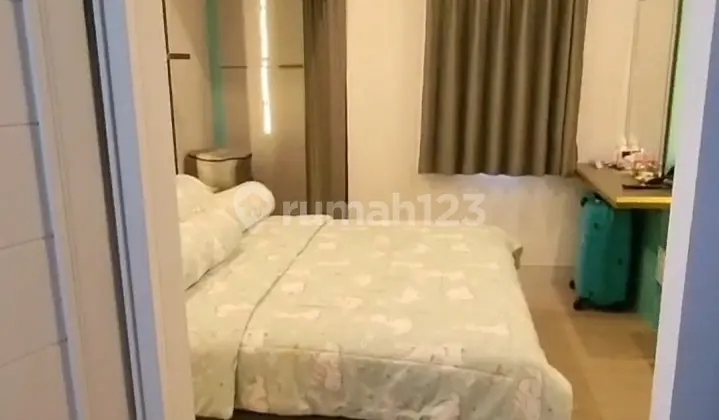 kamar tidur apartemen bagus full furnish di