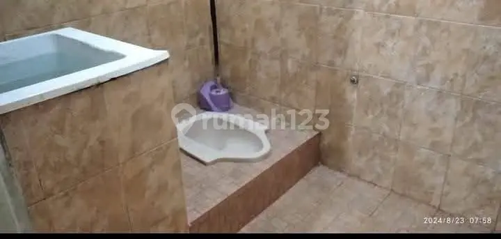 kamar mandi rumah strategis dekat tol siap