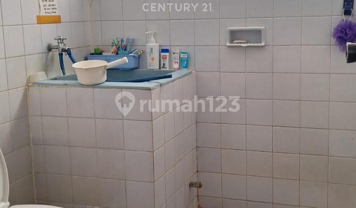 kamar mandi rumah strategis dekat kampus di