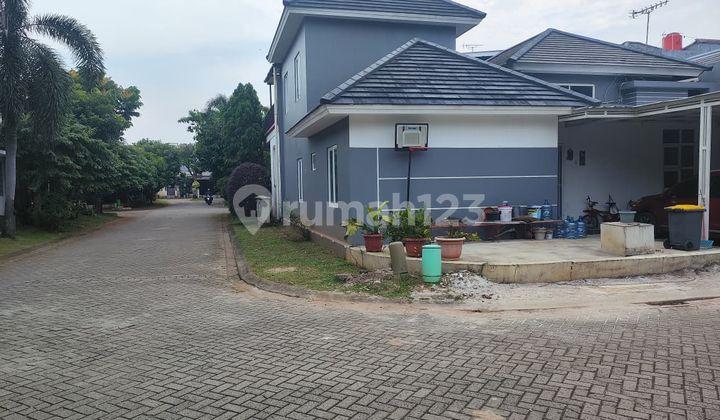 tampak depan dijual rumah hook 1.5 lantai
