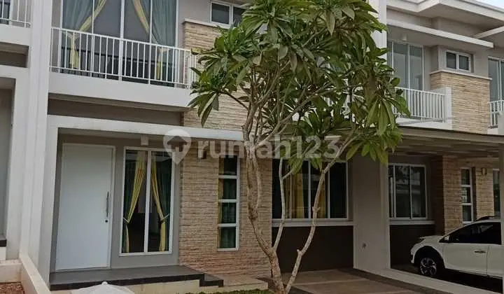 tampak depan dijual rumah 2 lantai di
