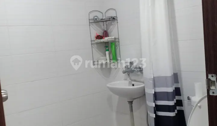 kamar mandi 1 unit apartemen grand dhika