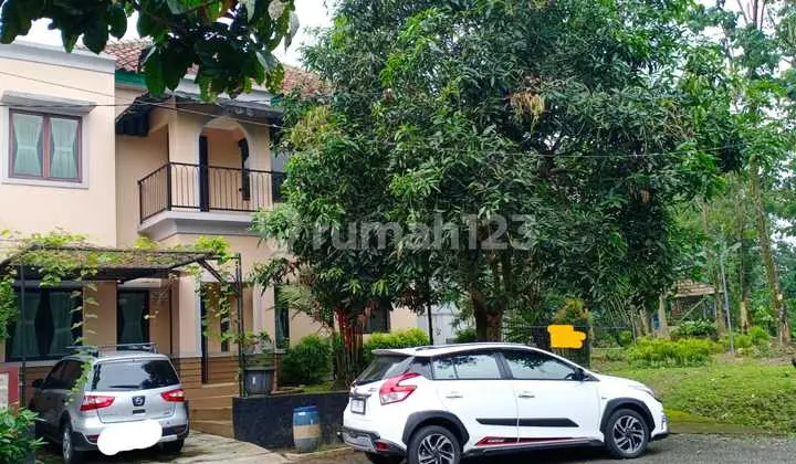 tampak depan rumah villa bagus bukit az