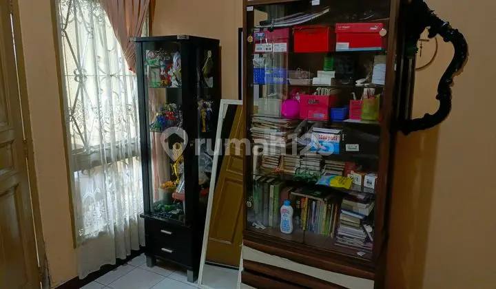 ruang tamu rumah shm di kopo nata