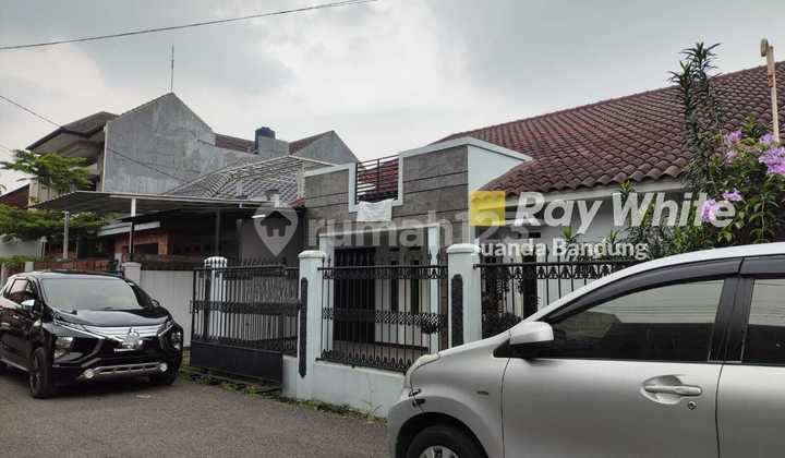tampak depan bagus! rumah 1 lantai sukaati