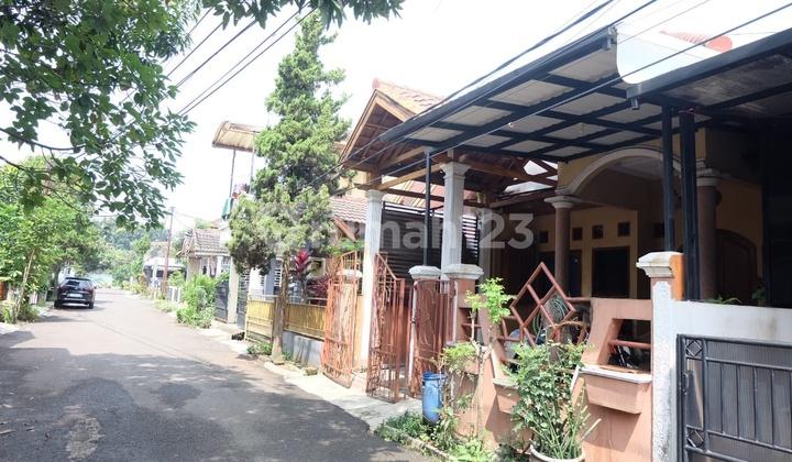 tampak depan rumah nyaman! rumah 2 lantai