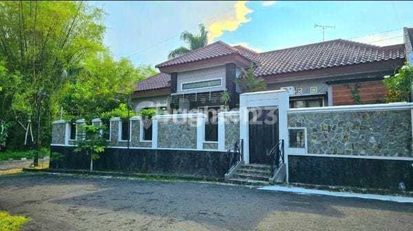 tampak depan jual rumah hook asri puncak