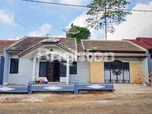 tampak depan rumah bagus murah modern dekat