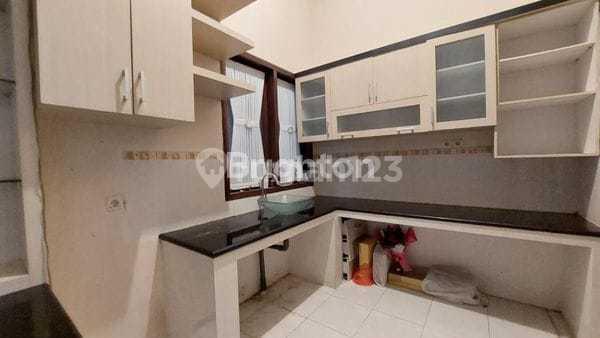 dapur dijual rumah cantik posisi hoek