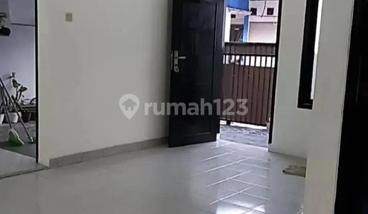 ruang tamu di jual rumah siap huni