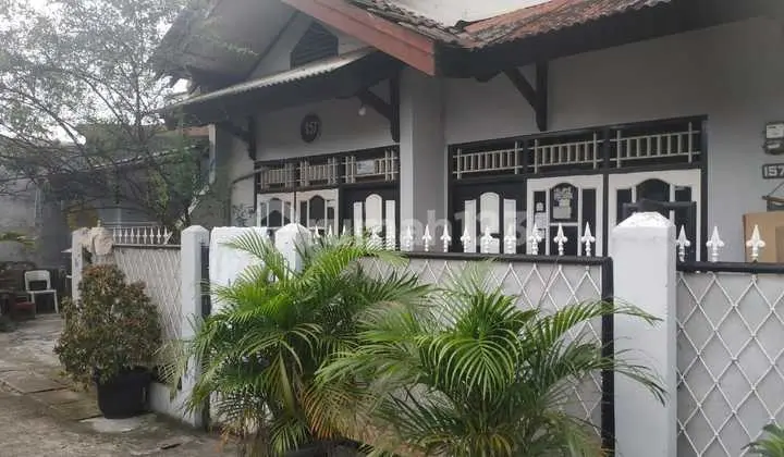 tampak depan di jual rumah luas kamar
