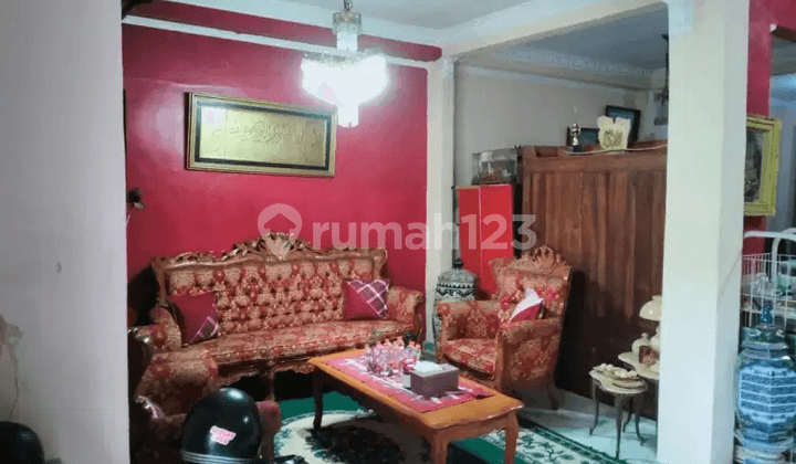 kamar tidur rumah di rungkut barata terawat