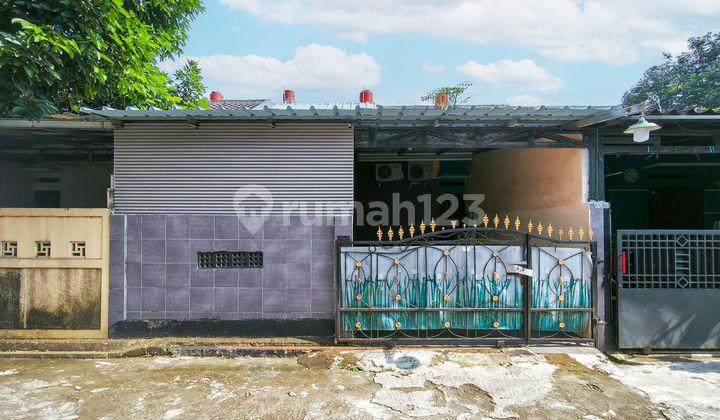 tampak depan rumah shm hadap timur 15