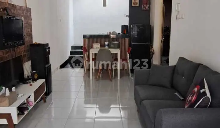 ruang tamu rumah bagus shm cinere, depok