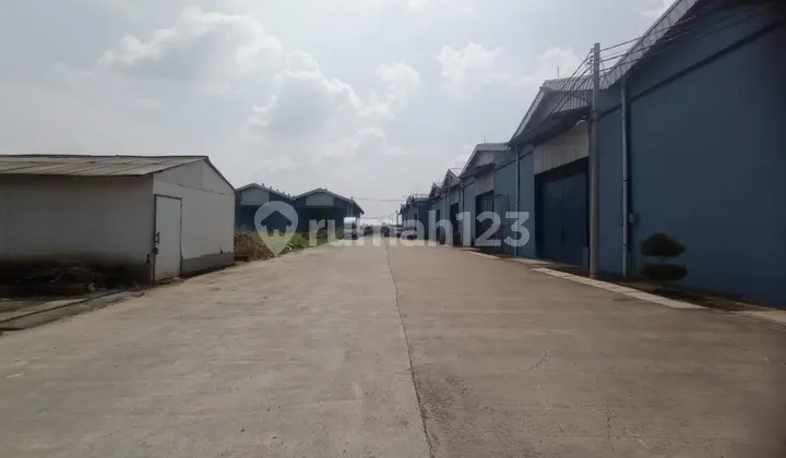 tampak depan gudang sewa/jual lb:300 m2 siap