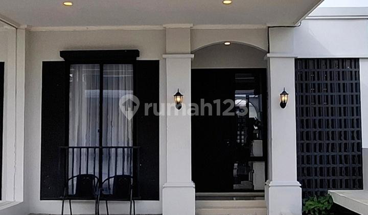 tampak depan rumah 1 lantai dekat stasiun