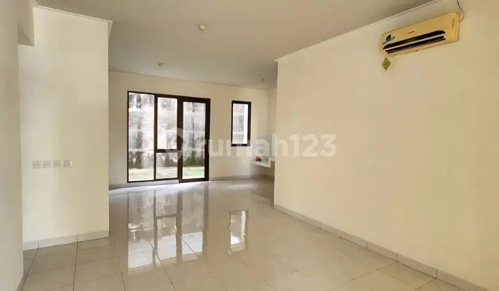 ruang keluarga di jual rumah 2 lt