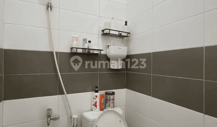 kamar mandi rumah nyaman strategis sudah renovasi