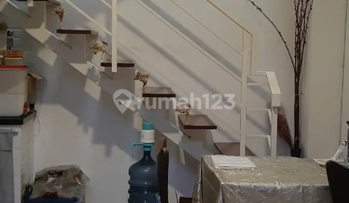 ruang makan rumah siap huni di perumahan