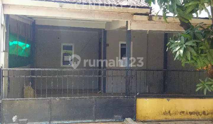 foto lainnya rumah 1 lantai di taman