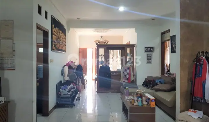 ruang keluarga rumah di antapani dekat tanjung