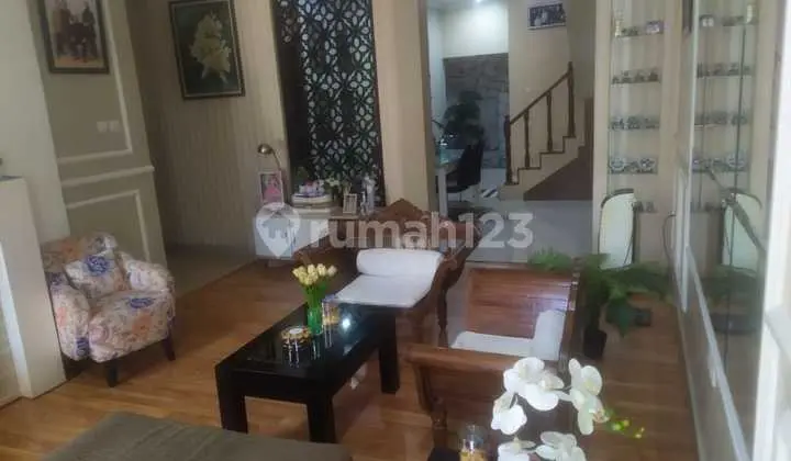 ruang tamu rumah bagus full furnished 2