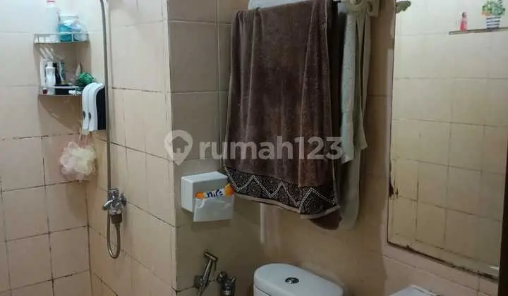 kamar mandi jual apartemen studio grand kartini
