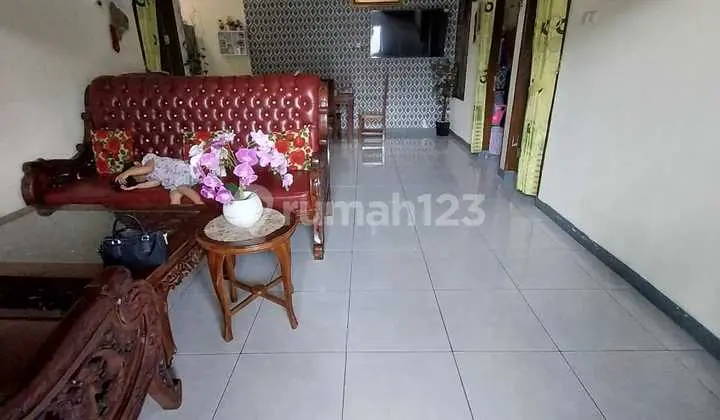 ruang tamu rumah furnish di taman cibaduyut